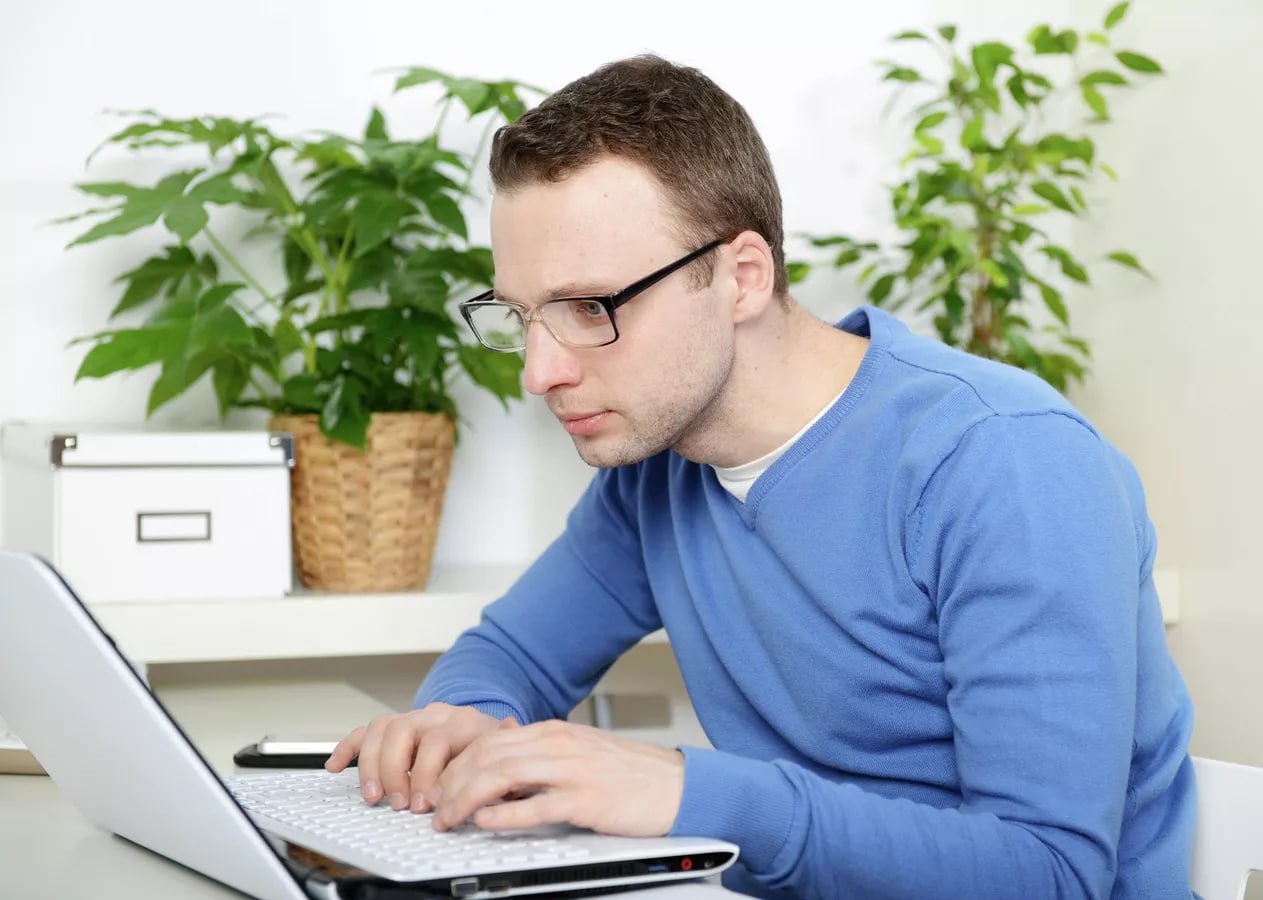 В 2026 м россиян ждет семь сокращенных рабочих недель Это связано с праздниками сообщили РИА Новости в пресс службе сервиса по поиску работы и подбору персонала По его данным в феврале россияне будут отдыхать с 21 по 23 в честь Дня защитника Отечества а работать четыре дня с 24 по 27 Далее короткая неделя ожидается в марте с 10 по 13 число с 27 по 30 апреля а также с 12 по 15 мая и с 8 по 11 июня 4 ноября и 31 декабря будут днями отдыха потому жителей РФ ждут еще две сокращенные недели 0 Подписаться на РИА Новости Крым в Telegram MAX VK