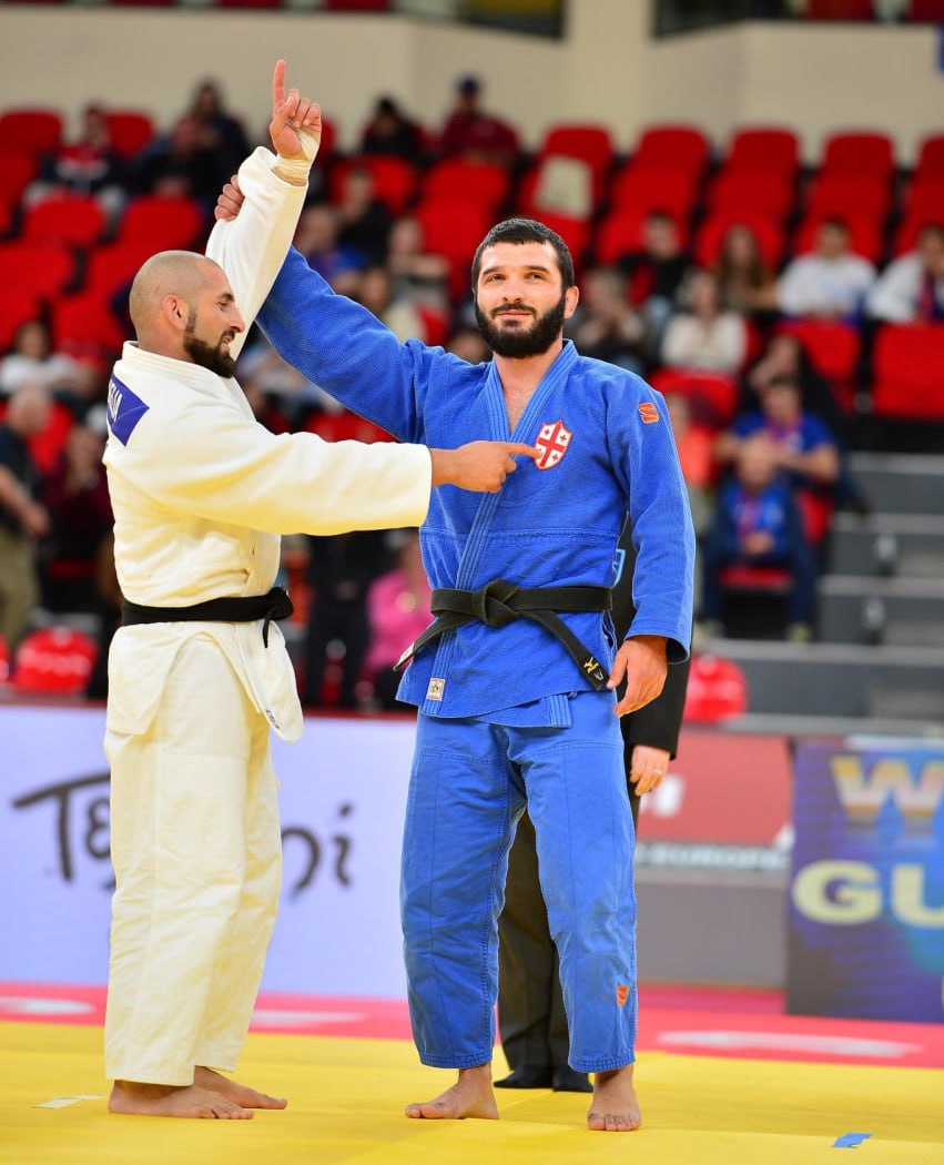 Грузинские парадзюдоисты завоевали две медали в первый день чемпионата Европы в Тбилиси В финальном блоке встретились два грузина Бачуки Шелия и Леван Гугава Победителем турнира стал Леван Гугава а Шелия вице чемпионом Sputnik Грузия Telegram Сайт VK OK Дзен