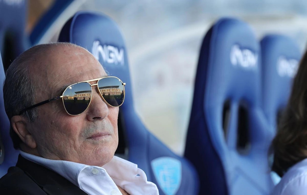 Президент итальянского футбольного клуба Фиорентина Рокко Коммисо умер на 77 м году жизни Как передает Oxu Az об этом сообщает пресс служба клуба Согласно информации функционер умер после продолжительной болезни Клуб сообщил что тренировочный центр Фиорентины Виола Парк получит имя Коммисо Коммисо приобрел Фиорентину и стал ее президентом в 2019 году После этого клуб дважды выходил в финал Лиги конференций 2023 2024 и один раз в финал Кубка Италии 2023 ruoxuaz умерРоккоКоммисо ФКФиорентина   Новости Азербайджана Написать нам