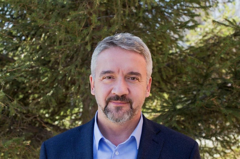 Директор зоопарка возглавил челябинский комитет по культуре Новым председателем челябинского комитета по культуре стал Юрий Леончик Об этом сообщили в мэрии Леончик выпускник Академии труда и социальных отношений по специальности менеджер В девяностых годах он работал в бизнесе в нулевых руководил муниципальным кинотеатром Знамя В 2009 2011 годах был менеджером в театре оперы и балета имени Глинки Последние 11 лет Юрий Леончик работал директором челябинского зоопарка   Подписаться на chelkp Мы в MAX