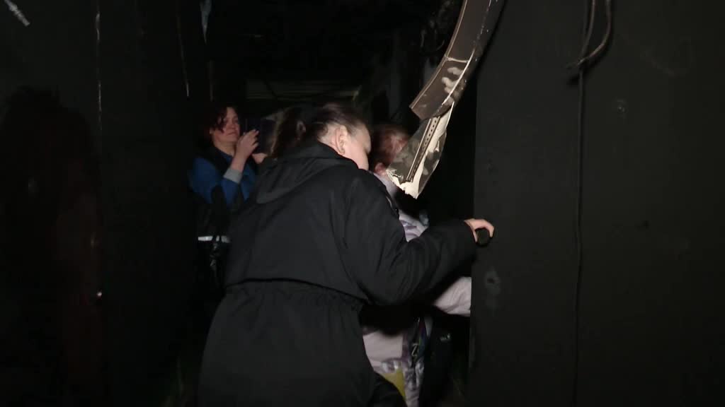 Пожарные успешно локализовали огонь в Олекане и спасли людей в Запрудне