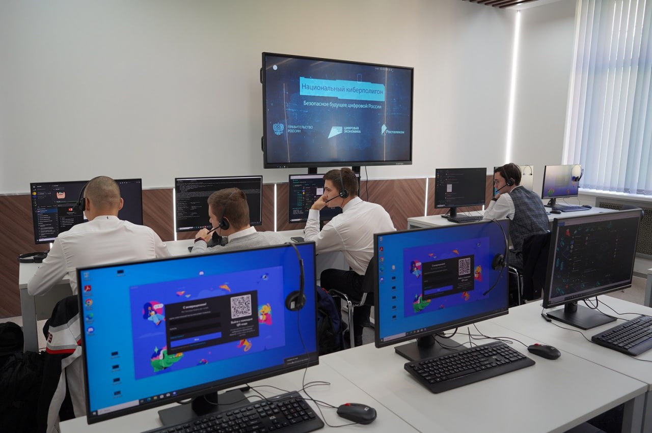 1 В Астрахани откроют киберполигон для отработки навыков защиты от хакерских атак. Наш вуз создает киберполигон Ampire, и уже в новом учебном году этот проект позволит в новой междисциплинарной лаборатории вести подготовку будущих экспертов по кибербезопасности, робототехнике, управления беспилотниками и искусственному интеллекту. Полностью укомплектован и преподавательский состав - представители АГТУ уже прошли необходимое обучение и сертификацию на платформе. Площадка также будет работать как тренировочная база для специалистов для отработки защиты от кибератак, — сказали в пресс-службе Астраханского государственного технического университета АГТУ . Киберполигон станет важной частью профессионального обучения информационной безопасности. Будущие специалисты смогут не только моделировать и защищать информационные системы от хакерских атак, но и развивать критически важные навыки анализа инцидентов и нейтрализации угроз. Тренировки на киберполигоне помогут развить навыки работы с современными инструментами для противодействия угрозам и защиты информационных систем в реальной среде. 1