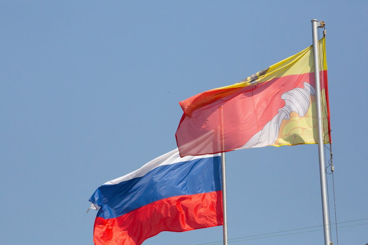 Воронежские театры представят специальные программы ко Дню защиты детей и Дню России К приближающимся праздникам театры подготовили для воронежцев и гостей столицы Черноземья праздничные концерты. Так, в ТЮЗе 1 июня покажут праздничную программу с участием приглашенных коллективов. Гостей ожидает иммерсивный спектакль-променад и два спектакля. А в Воронежском театре оперы и балета 12 июня состоится грандиозный концерт под названием «Ты всех краев дороже мне» 12+ , посвящённый Дню России. ↗ Прислать новость Подписаться