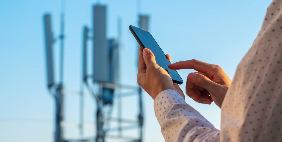 Beeline Kcell Altel рассказали о планах по повышению тарифов до 20 По словам крупнейших операторов подорожание мобильной связи и интернета может произойти из за роста затрат на электроэнергию импортное оборудование и повышения НДС В Beeline уточнили что корректировка цен планируется в январе 2026 года а в Kcell отметили что социальные тарифы сохранятся без изменений В Tele2 Altel пояснили что пересмотр тарифов связан с ростом потребления трафика и необходимостью инвестиций в инфраструктуру Повышение по словам операторов неизбежно но они обещают заранее уведомить клиентов об изменениях Больше подробностей в материале Kursiv media kursivm kursiv news