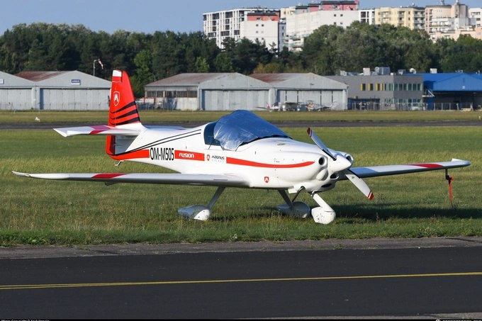 Узбекистан рассматривает производство легких двухместных самолетов Magnus Fusion 212 В Узбекистане рассматривается возможность наладки производства легких самолетов сообщает пресс служба Министерства транспорта страны Заместитель министра транспорта Жасурбек Чориев провел рабочую встречу с генеральным директором венгерской компании Magnus Aircraft Zrt Ласло Борошем В ходе переговоров обсуждалась перспектива организации производства легких многоцелевых самолетов Magnus Fusion 212 рассчитанных на два пассажирских места Magnus Aircraft Zrt международная венгерская компания специализирующаяся на разработке производстве и продаже современных самолетов из композитных материалов Штаб квартира предприятия расположена в городе Погань Венгрия рядом с Международным аэропортом Печ Погань LHPP на территории около 8 000 квадратных метров Представительства Magnus работают также в США Китае Кении Нигерии Сербии и ряде стран Ближнего Востока Telegram Facebook Instagram LinkedIn