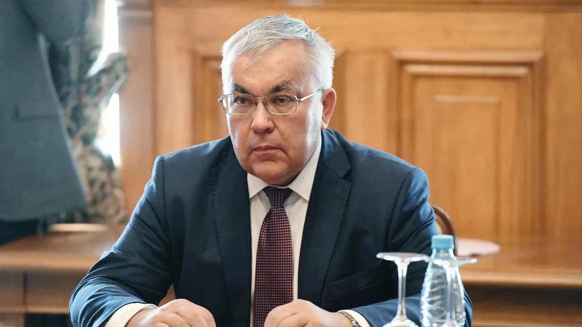 Россия не намерена выходить из ООН, несмотря на то, что критикует "слабые места" в работе этой организации, заявил Сергей Вершинин.  Другие заявления замглавы МИД РФ:  — Россия и США пока не ведут переговоры по ядерному разоружению.  — Россия и Сирия продолжают контакты по базам для безопасности и гуманитарной помощи.  — Неучастие США в конференции по Палестине не сказалось на ее продуктивности.  — Говорить о встречах РФ и Украины высокого уровня пока преждевременно.  — Санкции Запада продолжают блокировать экспорт сельхозпродукции РФ.  — Действия РФ по отношению к НАТО основываются на необходимости защиты страны.  — РФ не удовлетворена итогами меморандума с ООН по сельхозпродукции.  — Россия приветствует любые шаги по нормализации отношений с США.  — Инициатива по улучшению отношений с РФ должна исходить от США;  — Признание Россией Палестины помогло сохранить возможность двухгосударственного решения палестино-израильского конфликта.    Будь с нами — Первый казачий