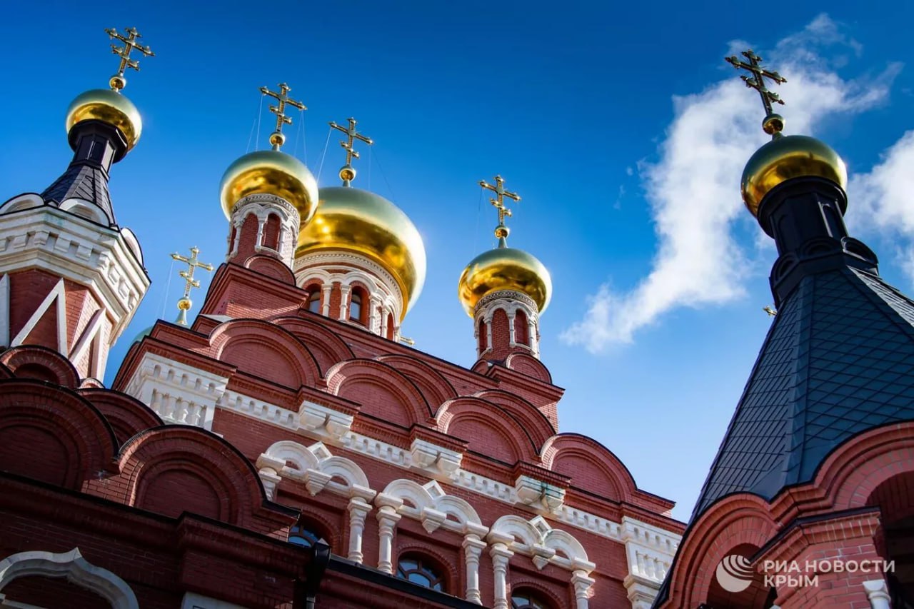 40 дней ограничений православные вступают в Рождественский пост Он начинается сегодня и продлится до 6 января включительно В православной традиции этот пост именуют также Филипповым так как его начало приходится на день следующий за празднованием памяти святого апостола Филиппа одного из двенадцати учеников и апостолов Иисуса Христа 40 дней запрещено есть пищу животного происхождения но большую часть дней можно рыбу и морепродукты Посещение храмов в период поста необходимо так как главная цель внутреннее очищение человека и оно достигается молитвой подготовкой к исповеди и причастию говорит иерей Максим Пустовый 0   Подписаться на РИА Новости Крым в Telegram MAX VK