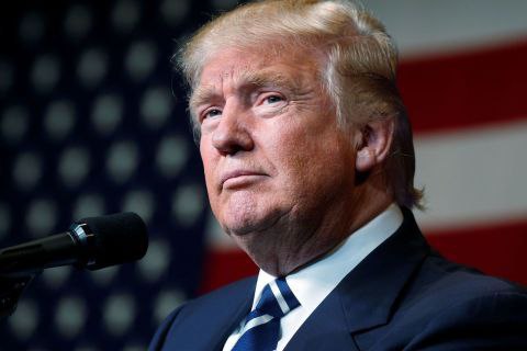 Трамп рассказал, как Украина не дает ему спать на пляже Дональд Трамп снова троллит предшественника, сообщает ИА DEITA.RU. Американский президент в публичном выступлении сообщил, что конфликт вокруг Украины не давал бы ему спать на пляже, как любил делать Байден. Эта ситуация стала мемом после публикаций фото Байдена на пляже в полуобнаженном виде.