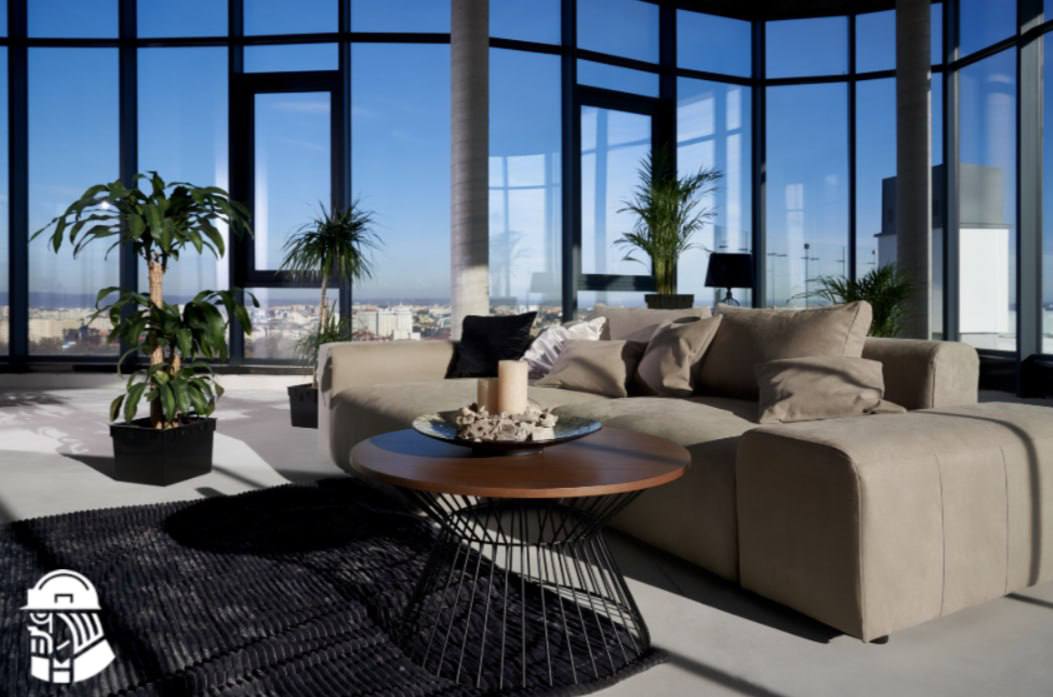 Застройщики элитного жилья обогнали массовое по выручке В 2025 году в старых границах Москвы обнаружился парадокс рынка недвижимости Продажи в премиум сегменте были в 4 раза меньше чем в комфорт классе однако принесли застройщикам больше денег Массовые новостройки дали 28 5 тыс сделок на 460 млрд рублей в то время как всего 6 9 тыс элитных лотов принесли 501 млрд kvadratnymaster