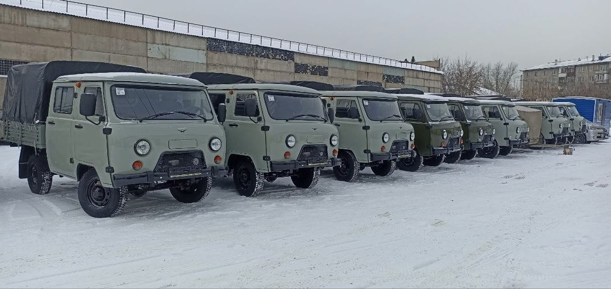 Краевой Лесопожарный центр получил 12 автомобилей УАЗ для охраны лесов от пожаров в труднодоступных северных территория.   Машины направят в Байкитское, Пировское, Саянское, Красноярское, Кодинское, Богучанское, Ярцевское, Северо-Енисейское, Ванаварское, Подкаменно-Тунгусское, Мотыгинское и Туруханское авиаотделения.  В этом году планируется существенно расширить зону авиационного мониторинга и тушения лесных пожаров в северном направлении. Напомним, на эти цели благодаря активному взаимодействию губернатора края Михаила Котюкова с Правительством РФ регион в ближайшие три года дополнительно получит из федерального бюджета более 5 млрд рублей.