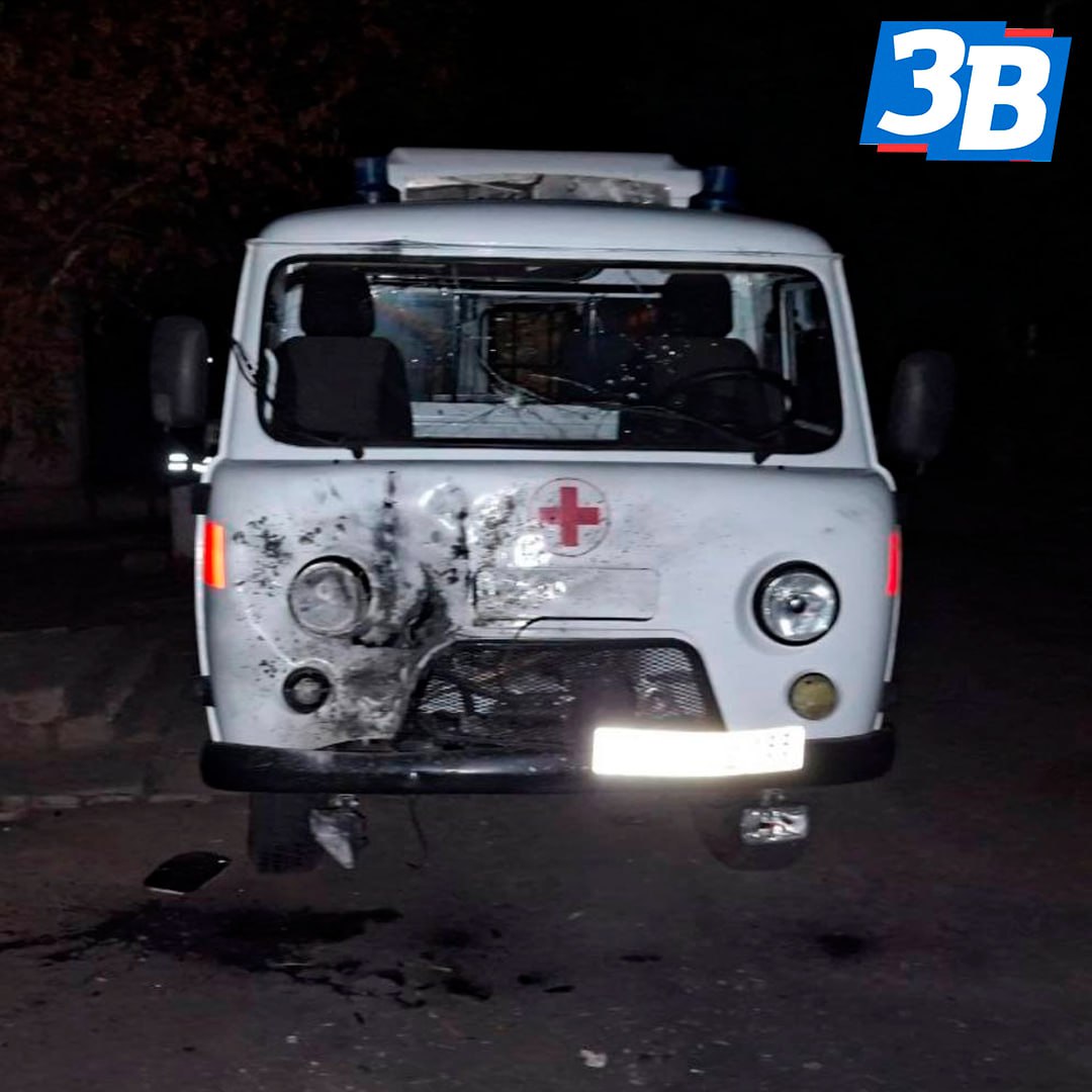 ВСУ нанесли удар по машине скорой помощи БпЛА ВСУ атаковали машину скорой помощи в с Великая Знаменка Каменско Днепровского муниципального округа В Минздраве сообщили что автомобиль при ударе находился в пункте базирования и пострадавших среди персонала нет Подписывайтесь на Запорожский вестник в Telegram и ВКонтакте и делитесь с близкими