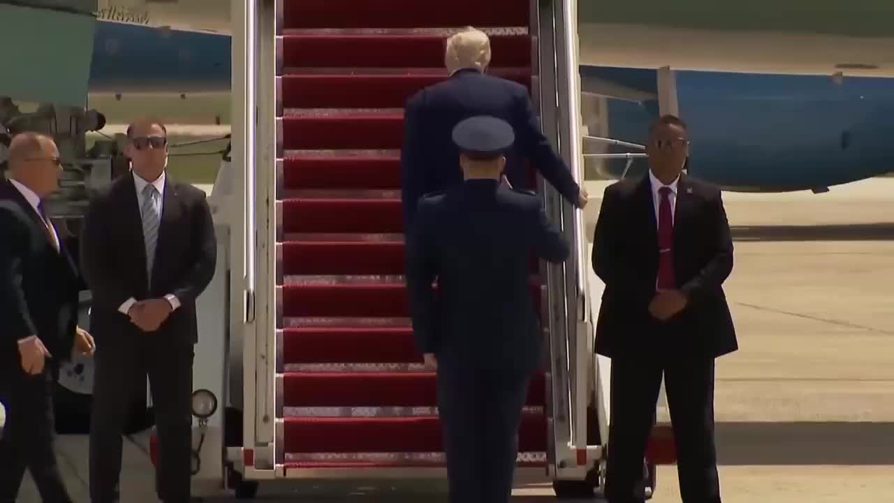 Дональд Трамп отправился в поездку по странам Персидского залива
