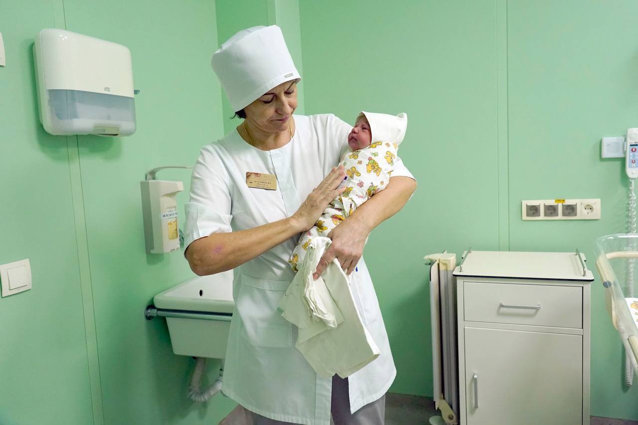 В новогоднюю ночь на Ставрополье родилось 13 детей 6 девочек и 7 мальчиков Поздравляю все семьи которые стали родителями в первый день нового 2026 года Пусть малыши растут здоровыми а в домах всегда будут тепло любовь и радость сообщил губернатор Все новости ЧП также доступны в Max