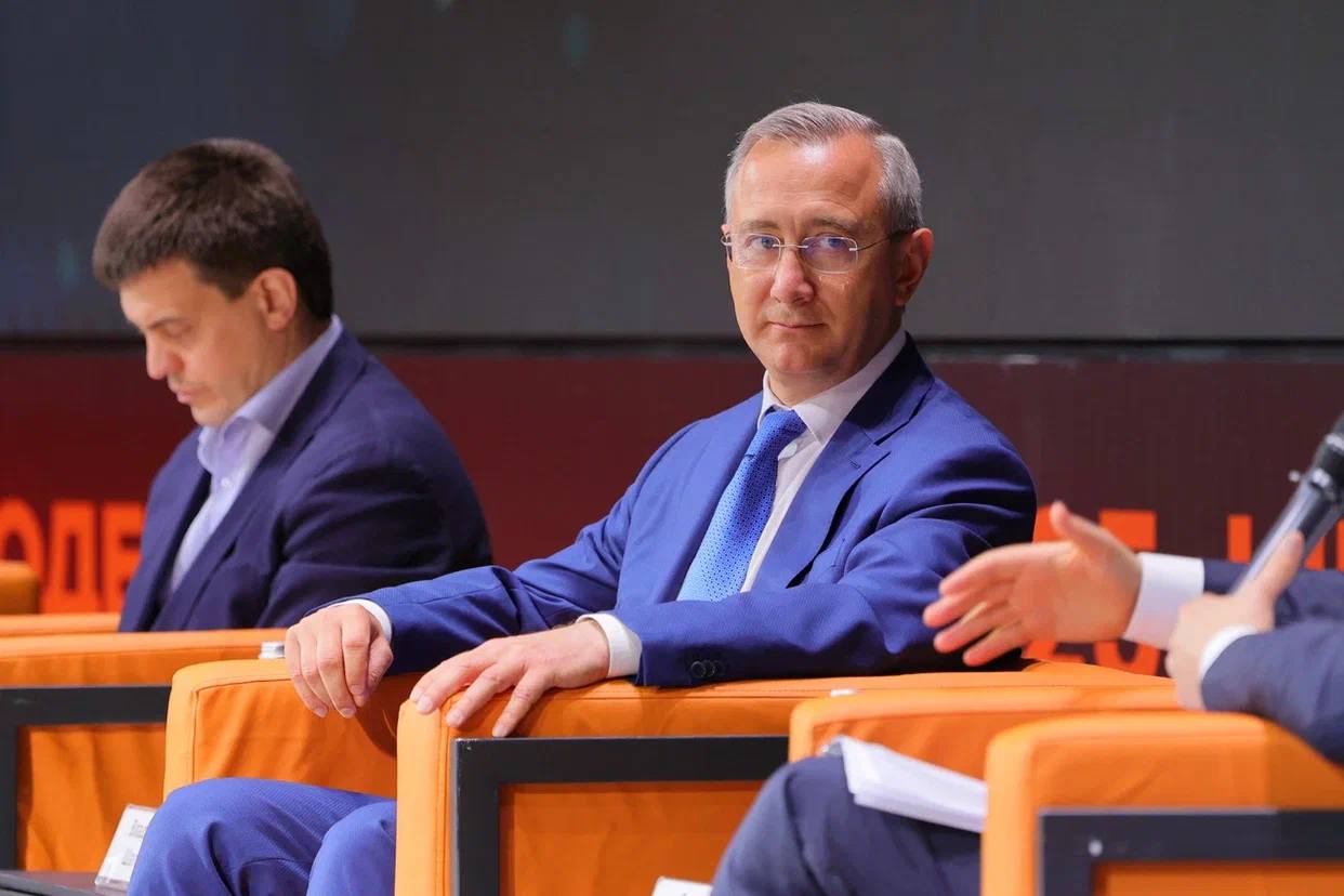 В рамках 25-го Юбилейного форума и выставки HR EXPO PRO состоялась панельная дискуссия, организованная при участии ВАРМСУ Темой площадки стало «Раскрытие потенциала людей и развитие талантов человека для достижения целей страны. Часть 1. Взгляд государства». В ходе диалога обсудили, как государство может эффективно выстроить систему реализации потенциала и талантов каждого человека в нашей стране для реализации Национальных целей развития до 2036 года, утвержденных Президентом. В мероприятии приняли участие Министр труда и социальной защиты РФ Антон Котяков, Министр просвещения РФ Сергей Кравцов, Заместитель Министра науки и высшего образования РФ Дмитрий Афанасьев, Губернатор Калужской области, председатель комиссии Государственного Совета Российской Федерации по направлению «Кадры» Владислав Шапша, Губернатор Красноярского края Михаил Котюков. Сопредседатель ВАРМСУ, член президиума Совета при Президенте РФ по развитию местного самоуправления Ирина Гусева выступила с докладом, в котором подчеркнула роль местного самоуправления в создании среды, привлекательной для молодых специалистов и активных граждан. Эффективность работы органов местного самоуправления напрямую влияет на желание жителей оставаться в муниципалитете и участвовать в его развитии. И здесь ключевой аспект - это подготовка кадров для муниципальной службы, повышение уровня профессиональных компетенций глав муниципалитетов. Проекты ВАРМСУ - "Муниципальный диалог", "Школа мэров", направлены на создание условий для привлечения и удержания талантливых специалистов, повышения их профессионального уровня и признания, - отметила Ирина Гусева. ВАРМСУ. Подписывайтесь
