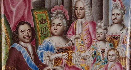 До Петра I никто из российских государей даже и не думал ломать сложившуюся традицию Новый год наступал 1 сентября и точка Но молодой царь решил что России нужно шагать в ногу с Европой и издал указ о праздновании Нового года с 1 января Нововведению не обрадовалась ни церковь ни народ Но та первая безумная встреча Нового года в России завершилась аж 6 января Читать на сайте Подписывайтесь на СТОЛ в Telegram