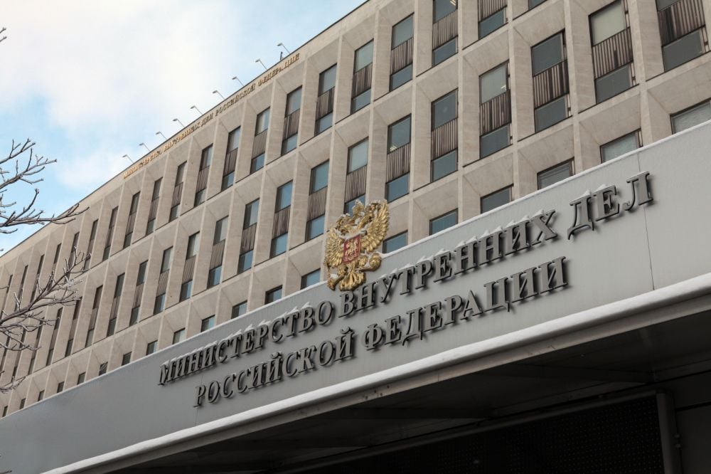 МВД России разработан проект Указа Президента Российской Федерации, затрагивающий вопросы правового положения отдельных категорий иностранных граждан и лиц без гражданства ⁠ МВД России подготовлен проект правового акта Главы государства, предусматривающий внесение изменений в Указ Президента Российской Федерации от 27 апреля 2023 г. № 307 «Об особенностях правового положения отдельных категорий иностранных граждан и лиц без гражданства в Российской Федерации», а также признание утратившими силу некоторых актов Президента Российской Федерации.  Ввиду активного привлечения иностранных граждан к работе по восстановлению инфраструктуры новых регионов, предлагается продлить до 31 декабря 2025 года включительно период, в течение которого иностранные граждане вправе осуществлять трудовую деятельность на территориях Донецкой и Луганской народных республик, Запорожской и Херсонской областей без патента и разрешен...  Подробнее>>>