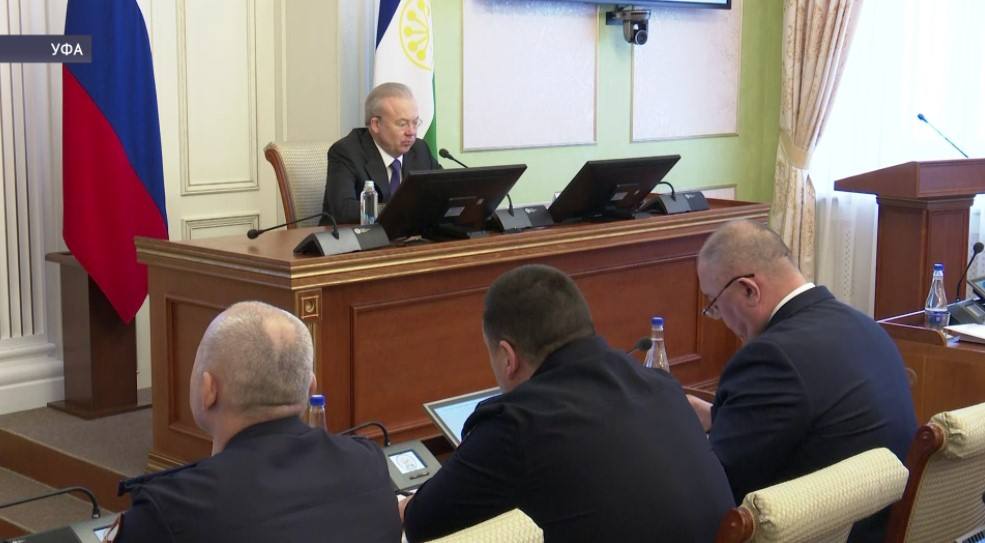 Власти Башкирии разработали план укрепления безопасности в учебных заведениях Власти Башкортостана принимают срочные меры по укреплению безопасности в учебных заведениях После двух инцидентов за неделю в уфимской гимназии 16 и общежитии БГМУ премьер министр правительства республики Андрей Назаров объявил о комплексном плане Подробнее в MAX   max ru bst AZxHbD4xabA БСТ в Telegram БСТ в МАХ