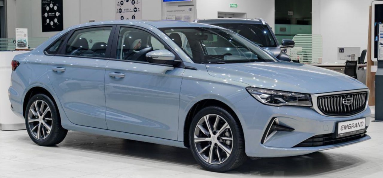 Geely убрал с российского рынка седан Emgrand сообщает РГ Вместо этой модели теперь предлагается полностью идентичный Belgee S50