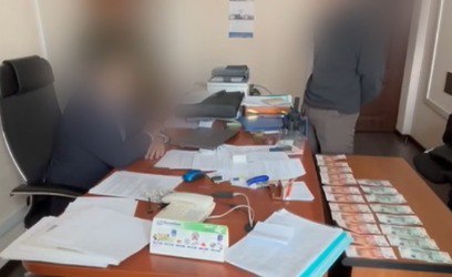 Дело экс-чиновника мэрии Улан-Удэ направлено в суд Сотрудники отдела экономической безопасности и противодействия коррупции управления МВД России по г. Улан-Удэ в результате проведённых оперативно-розыскных мероприятий выявили и задокументировали факт присвоения денежных средств чиновником. Полицейские установили, что мужчина, являясь директором Управления эксплуатации административных зданий администрации г. Улан-Удэ, используя своё служебное положение, действуя из корыстных побуждений, совершил присвоение денежных средств. #Бурятия Подробнее в "Номер один" Сообщить нам свою новость можно по кнопке: Письмо в редакцию