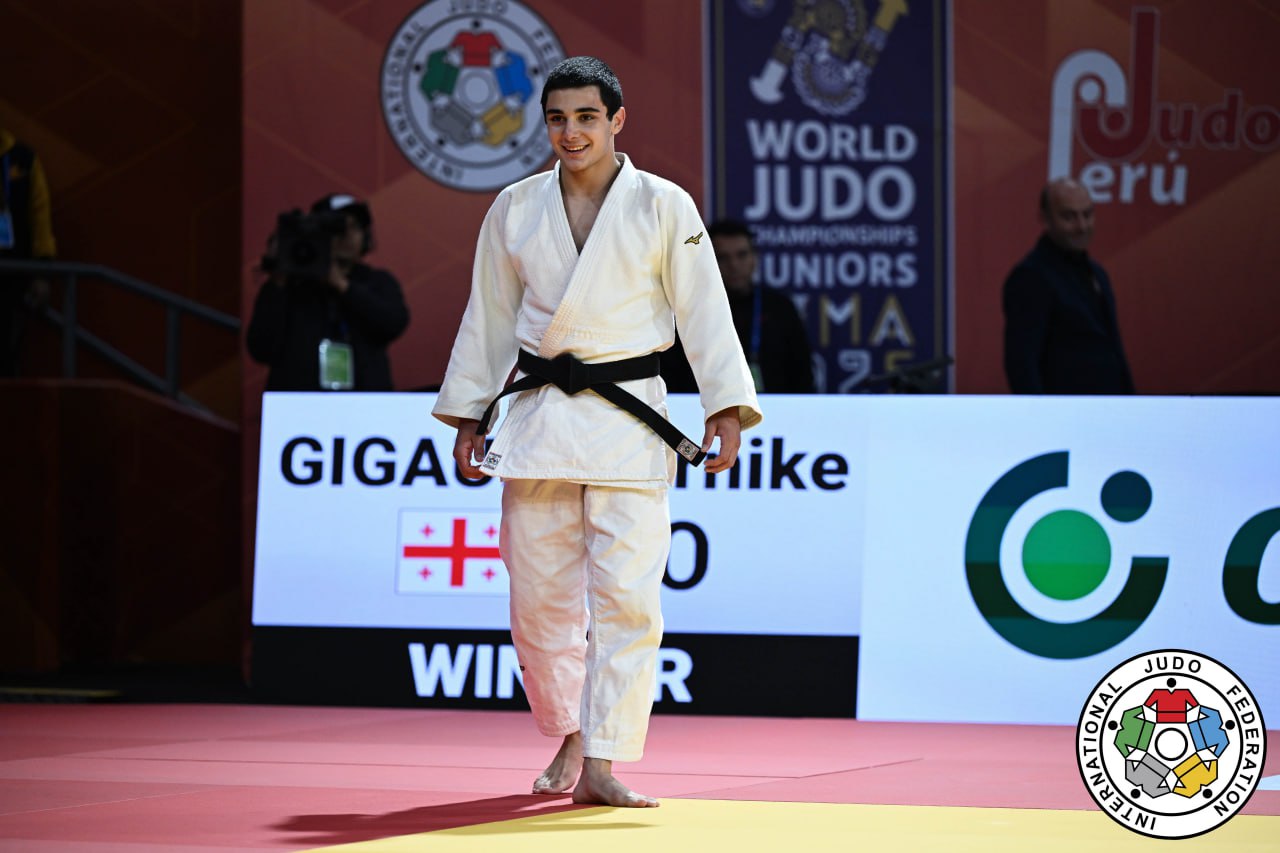 Грузинский дзюдоист Торнике Гигаури чемпион мира среди юношей до 20 лет В финале турнира в Перу 19 летний спортсмен победил Абдулаха Паршиева выступавшего под нейтральным флагом в весовой категории 66 кг Всего сборную Грузии на чемпионате мира представляют девять спортсменов Sputnik Грузия Telegram Сайт VK OK Дзен
