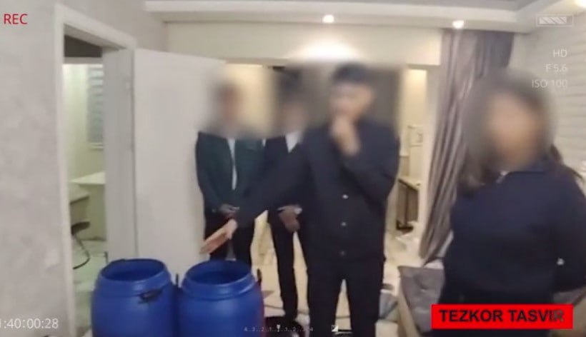 В Ташкенте 23 летний студент химик решил организовать в арендованной квартире нарколабораторию вместе с 18 летней знакомой в качестве вещественных доказательств изъяты 1 кг синтетического наркотика мефедрон а также оборудование и приборы