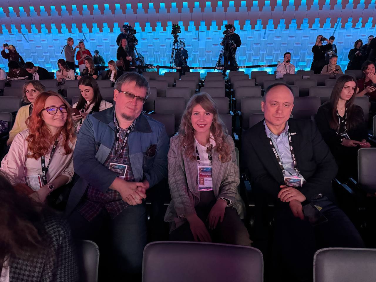 В Москве завершилась образовательная программа по развитию въездного туризма Открой твою Россию реализуемая Агентством стратегических инициатив Министерством экономического развития Российской Федерации и Центром стратегических разработок   В течение нескольких месяцев представители проектной команды Кузбасса изучали особенности формирования туристических продуктов ориентированных на иностранных туристов По итогам обучения был разработан проект туристического маршрута для граждан Китайской Народной Республики Реализация и дальнейшая доработка проекта будут продолжены в следующем году Отметим что Кузбасс вошел в число первых 24 регионов Российской Федерации получивших право участия в программе Открой твою Россию В состав проектной команды Агентства по туризму Кемеровской области Кузбасса вошел преподаватель кафедры всеобщей истории и международных отношений и Сибирской школы туризма и гостеприимства Института истории и международных отношений КемГУ Роман Сергеевич Селезенев Подписаться на КемГУ в MAX