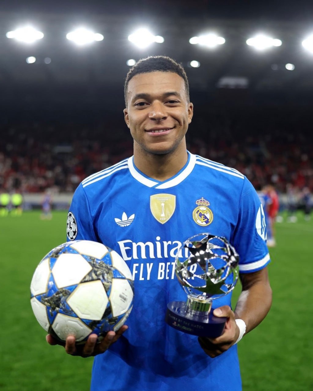 Мбаппе признан лучшим игроком матча в 10 й раз в этом сезоне все соревнования Килиан сегодня догнал и обогнал бразильского Роналдо по голам в ЛЧ за Реал   Смотрите всю статистику Килиана в приложении ГОЛ