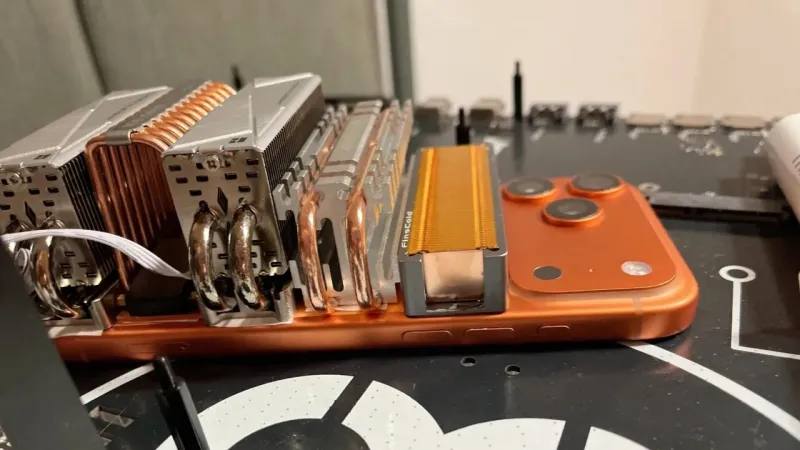 Фанат Apple собрал Frankenstein версию iPhone 17 Pro Max с радиаторами от SSD Смартфон стал работать холоднее и прошёл тяжёлый стресс тест почти без потери мощности А пользователи уже шутят про AirCon Pro за 999