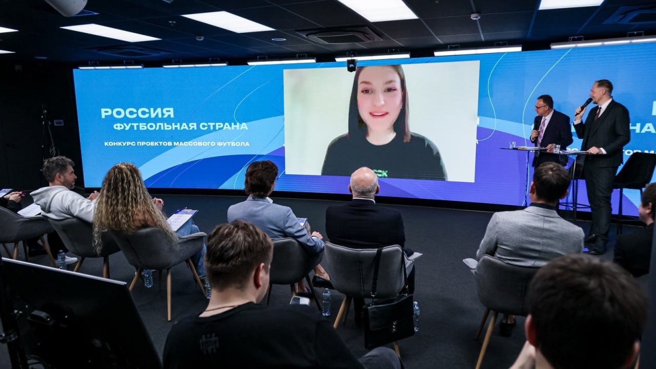 РОССИЯ – ФУТБОЛЬНАЯ СТРАНА Национальная комиссия конкурса «Россия – футбольная страна» определила пятёрки лучших проектов в каждой номинации, среди них – 5 участников из Санкт-Петербурга. Уже завтра, 13 мая, пройдёт определяющая онлайн-защита. В пятом сезоне конкурса Российского футбольного Союза РФС участвуют 572 проекта из 79 регионов нашей страны. Конкурс проводится при поддержке Министерства спорта России. Более подробная информация доступна по ссылке: Петербургские проекты: – Лучший проект для лиц с ограниченными возможностями здоровья «47 в Игре» – футбольный клуб для людей с синдромом Дауна, основан в 2020 году. «Солнце в Зените» – мини-футбольный клуб для людей с синдромом Дауна, основан в 2018 году. – Лучшая любительская лига «ОЛЕ Промо» – крупнейший организатор турниров по футболу в Петербурге и Северо-Западе. – Лучший любительский клуб Женский ЛФК «Бутса» – двукратный чемпион Санкт-Петербурга по футзалу, трехкратный обладатель Кубка города, бронзовый призер чемпионата России по мини-футболу в формате 7х7. – Лучший проект для студентов Фестиваль студенческого футбола «СФЛ ФЕСТ» – Фестиваль среди команд вузов и ссузов. #МыСпортивныйПетербург #ФутбольнаяСтолица #РоссияФутбольнаяСтрана #РФС