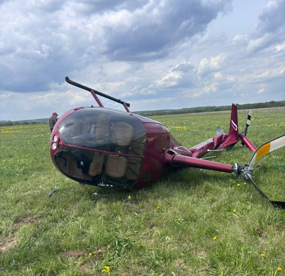 Вертолет Robinson 66 совершил жесткую посадку в Подмосковье. Пилот не пострадал, сообщили в СК.