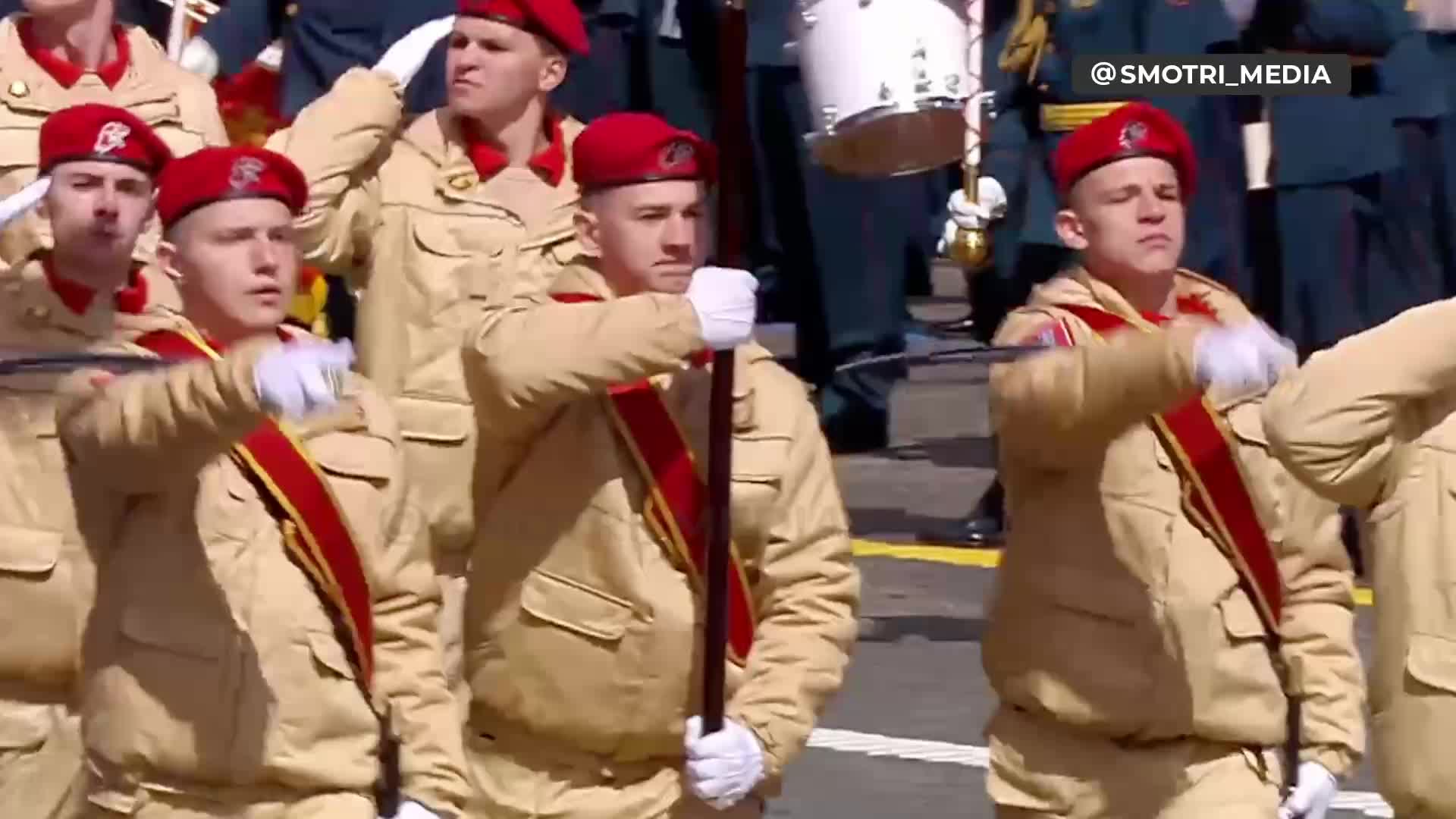Парад воспитанников Суворовских и Нахимовских училищ на Красной площади