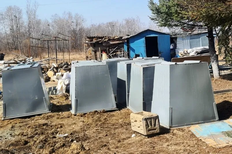 В Биробиджане готовятся к Родительскому дню На городском кладбище подсыпают проблемные дороги убирают растительность и мусор расчищают проходы ФОТО Читать подробнее на сайте