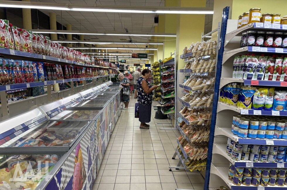 Минпромторг РФ уделяет особое внимание открытию в ДНР сетевых магазинов и ПВЗ Особое внимание уделяется развитию тех форматов и сервисов которые уже стали привычными для потребителей в других регионах страны рассказал министр промышленности и торговли Антон Алиханов в интервью С апреля 2023 года в Республике функционирует маркетплейс ПСБ маркет а также есть операторы доставки товаров с электронных торговых площадок Wildberries OZON Яндекс Маркет однако сами эти маркетплейсы в ДНР пока не представлены Читать полностью Подпишись на нас в MAX