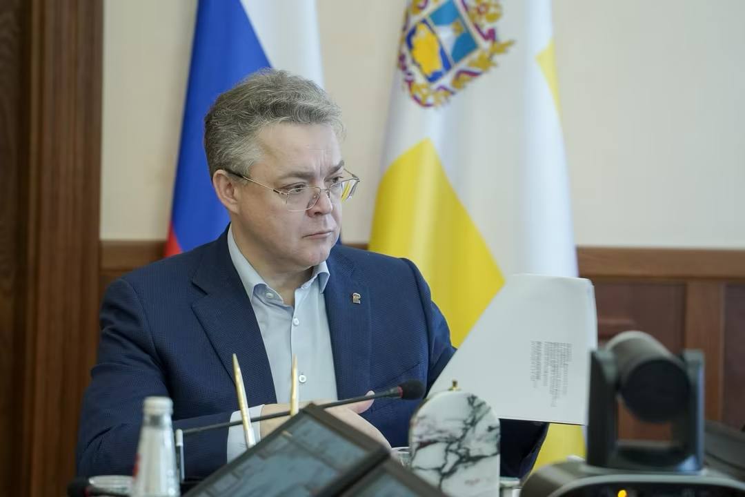 На Ставрополье запланируют работу самолёта-лаборатории на следующий год На Ставрополье завершена работа самолета гидрометеорологической службы, способствующего искусственному формированию осадков. Его деятельность признана результативной. Это прозвучало на еженедельном рабочем совещании, которое провел губернатор Владимир Владимиров. «По итогам работы самолета мы увидели положительный эффект для наших традиционно засушливых территорий. Прошу запланировать его работу и на будущий год», – поручил глава края.