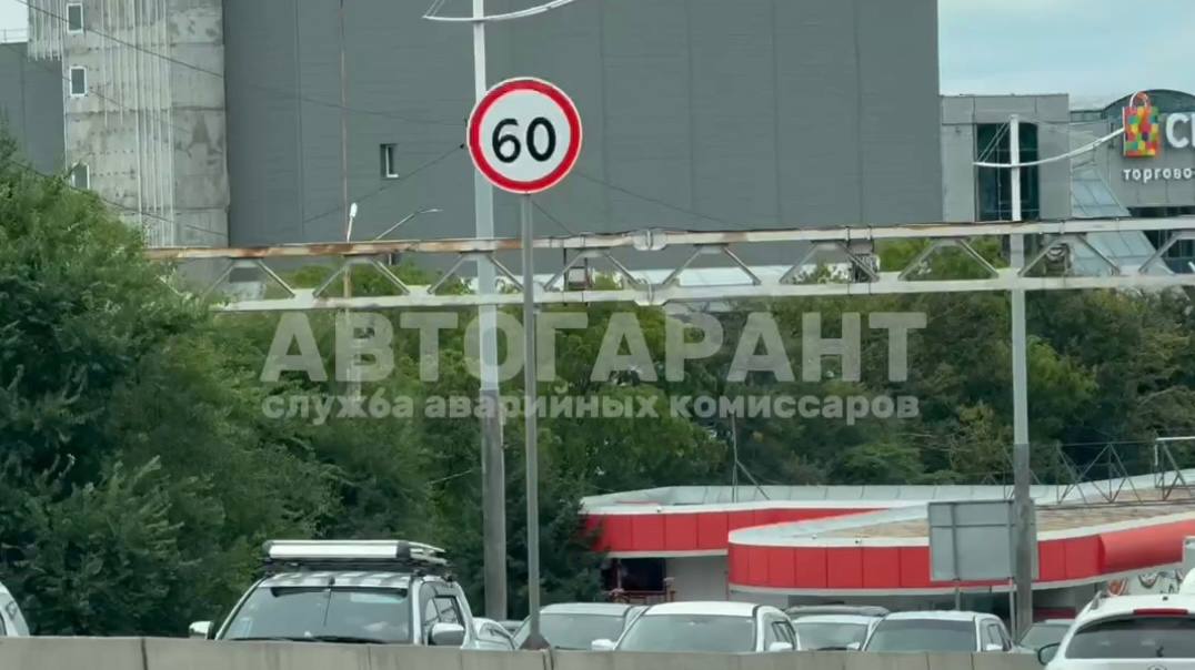 Новые знаки ограничения скорости появились во Владивостоке На улице Маковского водители заметили обновленный знак, устанавливающий ограничение скорости в 60 км/ч. Ранее на этом участке разрешалось движение со скоростью до 80 км/ч. Водителям рекомендуется быть внимательнее на этом участке, чтобы не получить неожиданный штраф. Источник:
