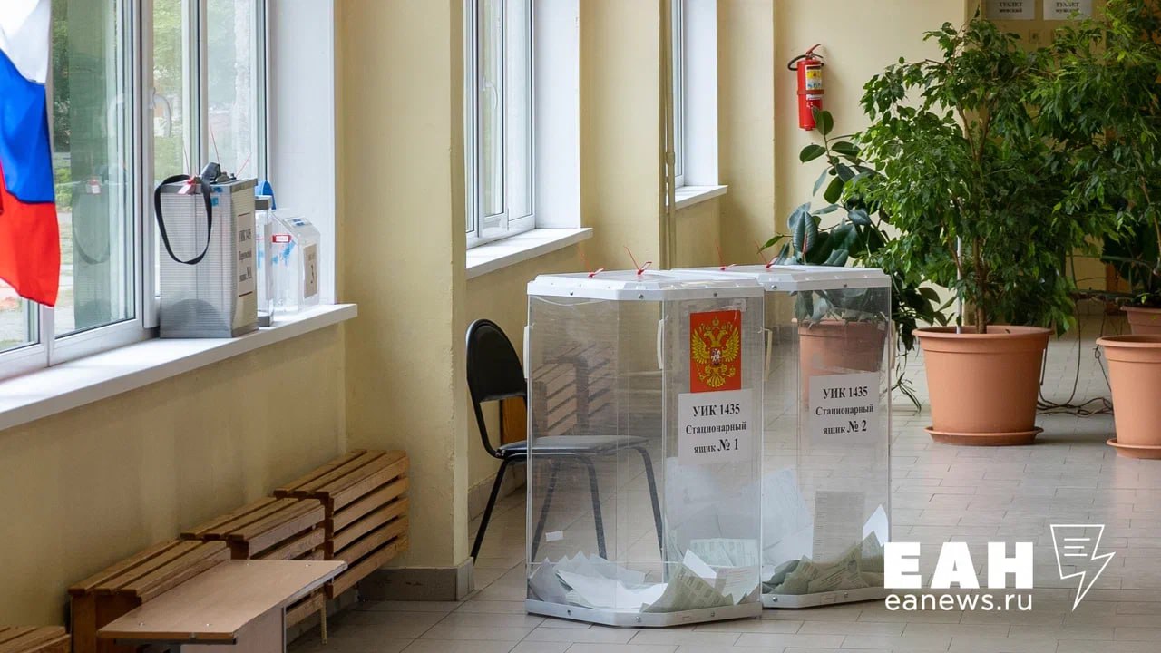 Перед выборами в Челябинской области устроят поквартирный обход жителей В дома будут стучать члены избирательных комиссий, сообщил региональный избирком. Этот проект называется «ИнформУИК». Тем жителям, которые откроют двери, члены комиссий расскажут о предстоящих выборах в заксобрание и уточнят данные избирателей. Они проинформируют, где и как можно проголосовать и кто из кандидатов участвует.