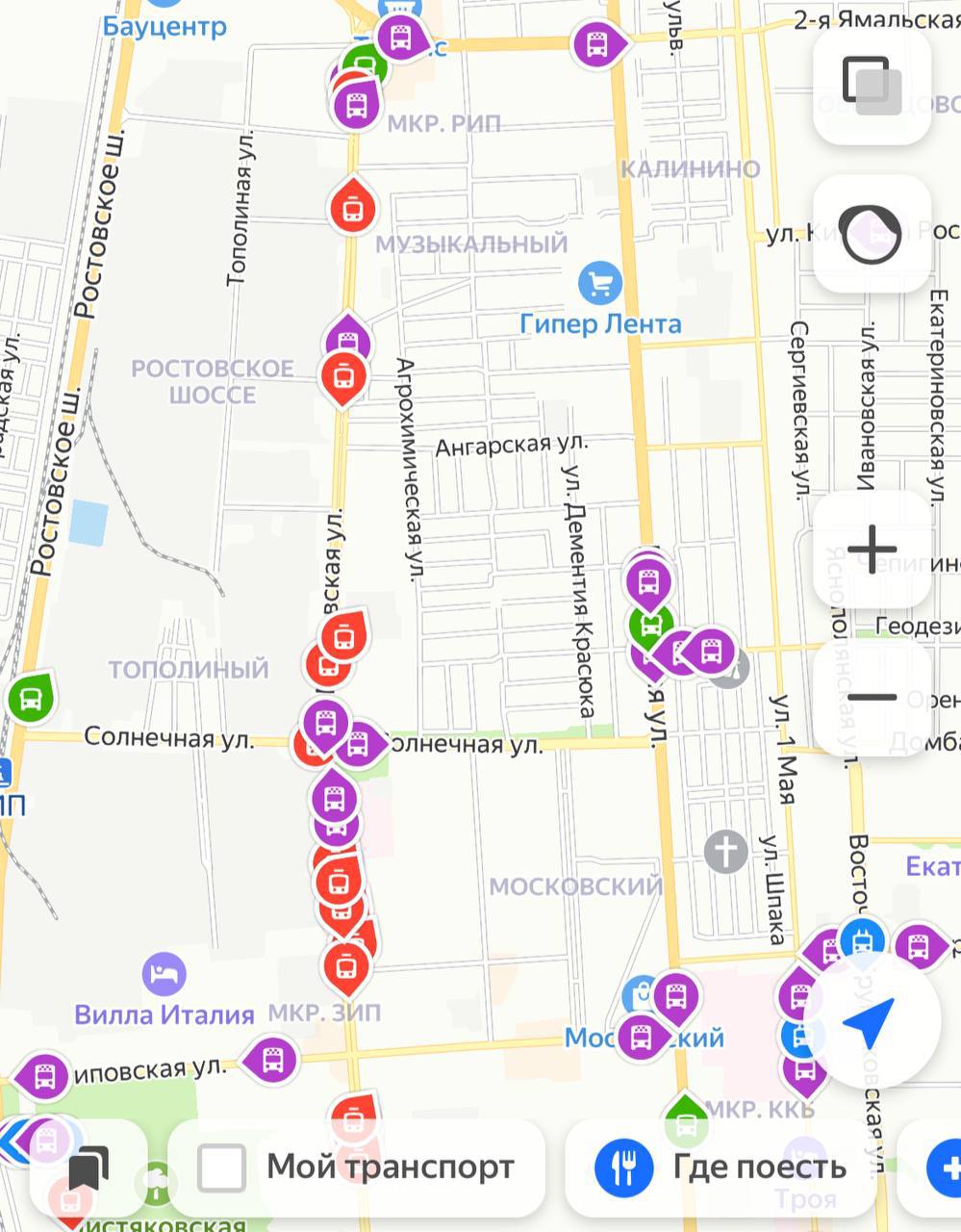 Новый провал грунта на Московской в Краснодаре. Трамваи стоят – местные грустят  Предварительно, обвалился грунт между Зиповской и 40-летием Победы. Трамваи стоят – пассажиры идут пешком.  Официальной информации о случившемся пока нет.  Этот провал уже третий на участке за месяц. Первый был 3 января, второй – 5-го.  Сейчас на участке идет реконструкция коллектора.