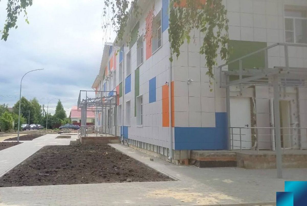 Строительство новой поликлиники в Бобровском районе завершено на 96% На первом этаже разместят регистратуру, кабинеты хирурга, забора крови и прививок, комнаты здорового ребенка, кормления и взвешивания грудничков. На втором этаже оборудуют кабинеты участковых врачей, окулиста, невролога, диспансеризации, а также отделение для дошкольников и школьников. ↗ Прислать новость Подписаться