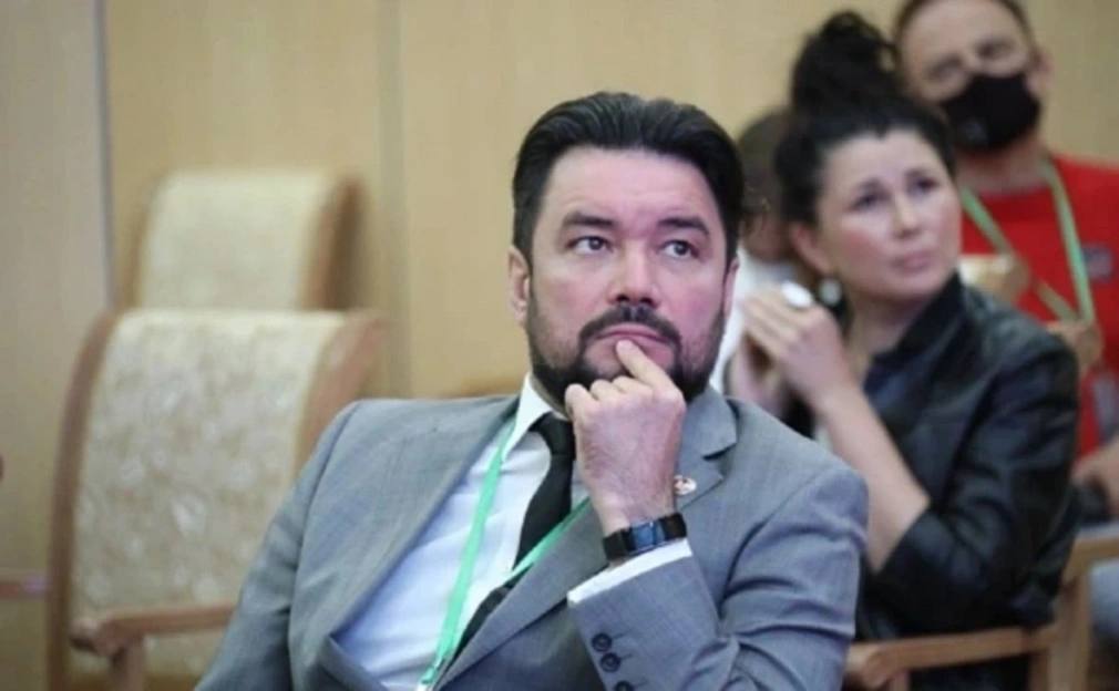 Ростислава Мурзагулова внесли в перечень террористов и экстремистов Экс-глава Общественной палаты Башкирии Ростислав Мурзагулов признан в России иноагентом внесен Росфинмониторингом в перечень террористов и экстремистов, следует из данных, опубликованных на сайте ведомства. «Мурзагулов Ростислав Рафкатович, 24.05.1978, г. Кумертау Республики Башкортостан», — говорится в реестре. РБК-Уфа