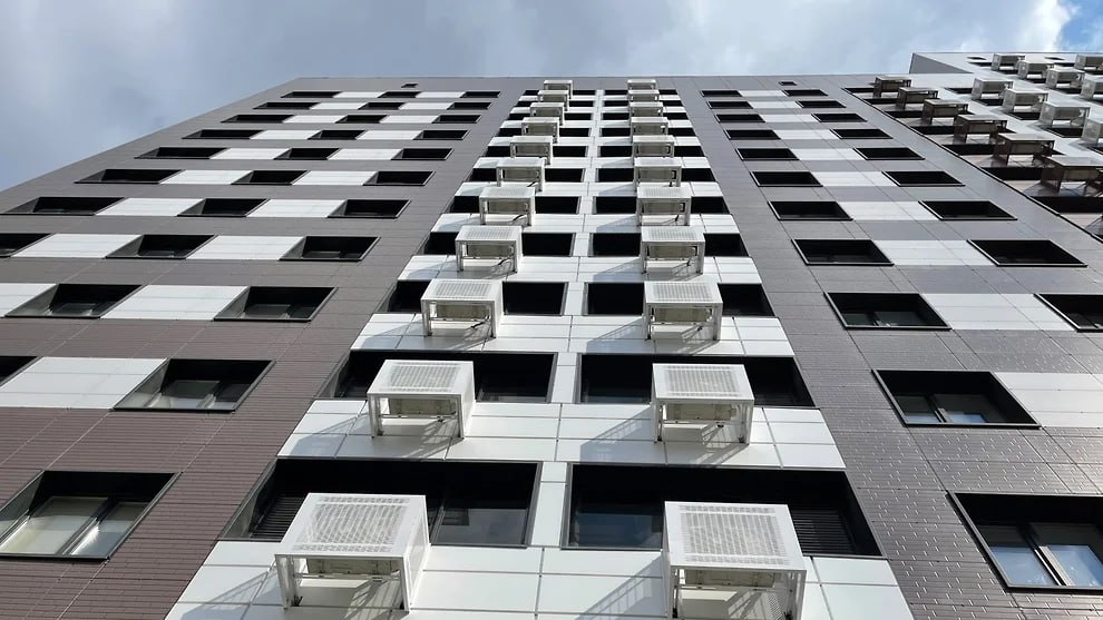 В Татарстане установили рекорд по вводу жилья 3 5 млн кв метров Годовой план по жилищному строительству в республике перевыполнен на 8   ИЖС сдано 17 785 домов площадью 2 4 млн кв м   Коммерческие МКД построено 110 домов площадью 952 тыс кв м   Социальная ипотека план выполнен на 100 44 дома 162 тыс кв м Фото Коммерсантъ Игорь Елисеев kommersantkazan