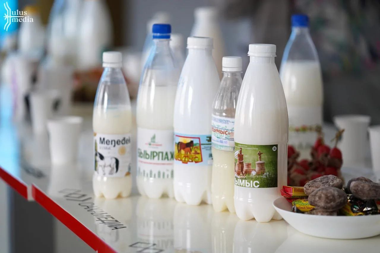 Продажи кумыса в России выросли почти в два раза перед годом огненной лошади Россияне активно скупают кумыс к праздничному столу в преддверии года огненной лошади спрос на традиционный напиток из кобыльего молока заметно вырос Лидером по потреблению кумыса остаётся Башкирия регион третий год подряд занимает первое место по продажам В числе регионов с высоким спросом также Якутия ЯНАО ХМАО и Татарстан ulusmedia Читайте нас в MAX