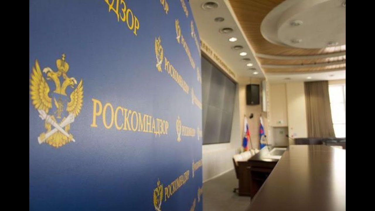 В Москве активисты заблокировали офис Роскомнадзора пишуст СМИ Они использовали велосипедный замок и повесив плакаты с лозунгами против РКН jkinvest news jkinvest