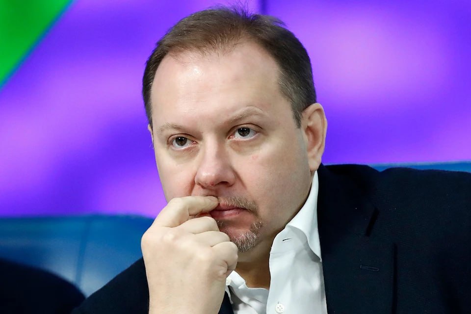 Депутат Олег Матвейчев обозвал россиян, пользующихся Google, «мазохистами, которые хотят, чтобы их мозгами манипулировали». Он почему-то считает, что зайти туда можно через VPN. Видимо, забанили.    Скажем честно, как простые пользователи Сети, в гугле хотя бы вкладка «новости» есть. Вот в «Яндексе» искать, кто и что про какое-то событие пишет, особенно, из забугорных СМИ — это реальный мазохизм.