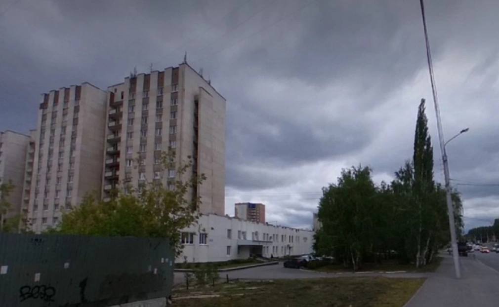 Возле общежития УГНТУ на улице Менделеева в Уфе построят 25-этажку Мэр Уфы Ратмир Мавлиев утвердил проекты планировки и межевания территории, ограниченной улицами Степана Злобина, Сагита Агиша, Менделеева и Минигали Губайдуллина в Советском районе города. Площадь проектируемой территории составляет 52,2 га. На территории два квартала, в одном из которых расположены мебельный ТЦ «Чайка», административные здания, жилые дома, общежития, торговые объекты, гаражи, здание УУНиТ и трамвайное кольцо. Второй квартал включает в себя ТЦ «Аркада», заправку, центр медпомощи и здание шиномонтажа. Население территории — порядка 10,7 тыс. человек. Проектом предусмотрен снос гаражей, капитальных и некапитальных зданий и нестационарных торговых точек общей площадью 6,9 тыс. кв. м, в том числе под снос попадает автомойка Da’car. Снос жилого фонда не предполагается. РБК-УФА
