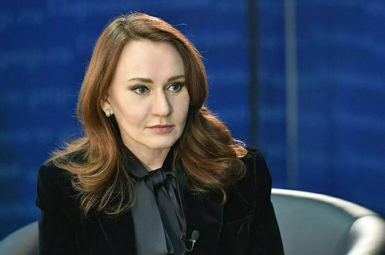  Светлана Бессараб: «Отказ от пенсии – это полная ерунда» В Госдуме назвали полной ерундой идею отказа от пенсий. Об этом заявила депутат Светлана Бессараб. Депутат отметила, что в России уже давно нет родовых общин, которые предполагают содержание детьми родителей вместо государства. Идеи об отмене пенсий основаны на полном непонимании пенсионной системы. Ни соцстатус, ни соцблагополучие, ни количество детей, на пенсию влиять не будет. Исключительно трудовой стаж. Бессараб добавила, что Россия никогда не откажется от пенсионной системы, а все что говорят об отмене пенсий, полная ерунда. Зумеры, выдыхайте Russia News — Подпишись