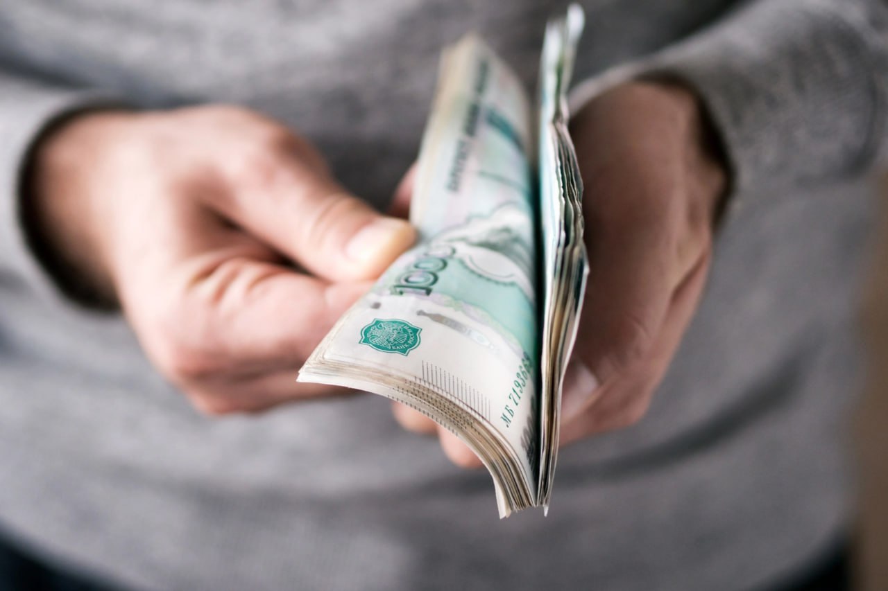 Желаемый МРОТ назвали хабаровчане Согласно исследованию сервиса SuperJob жители Хабаровска считают нужным повысить минимальный размер оплаты труда до 58 3 тысячи руб По их мнению МРОТ в размере 27 тысяч это несправедливая для региона сумма Напомним что официальный МРОТ установлен в России на федеральном уровне с 1 января 2026 года При этом регионы могут устанавливать МРОТ выше федерального   Будь в курсе событий везде ОК VK MAX