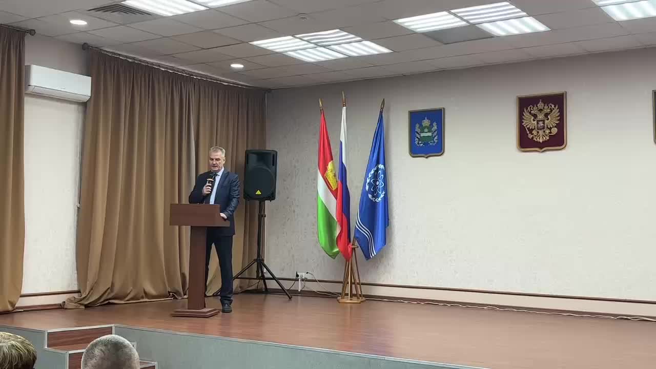 Вручение первых паспортов школьникам в Самарской области и Находке