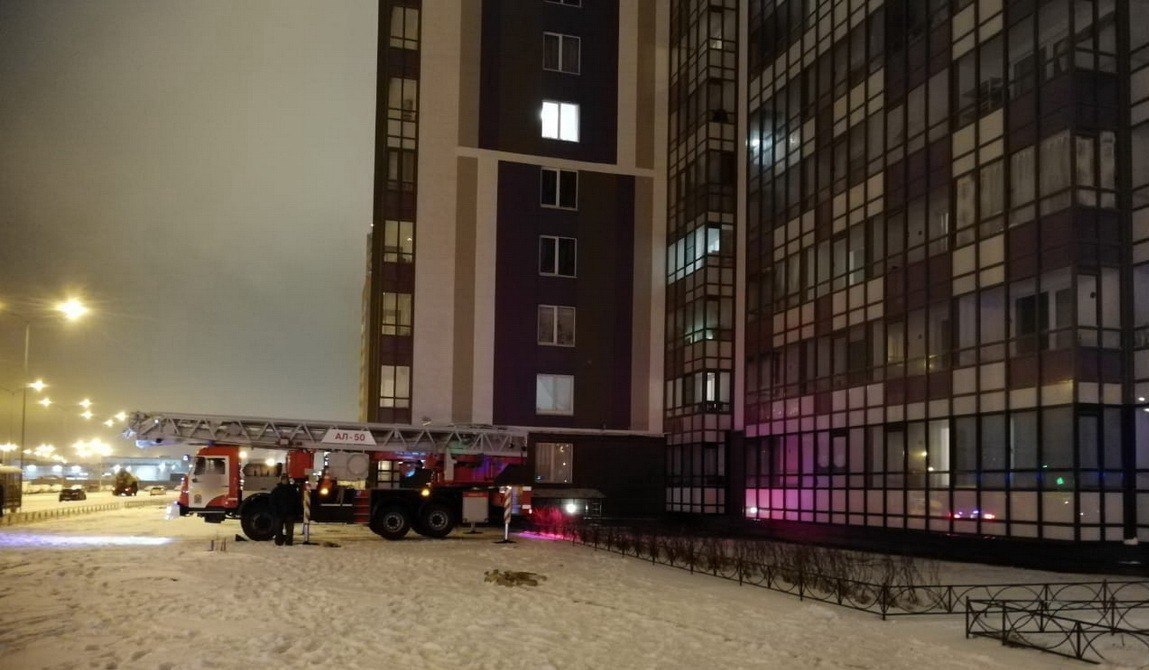 За прошедшие сутки подразделения территориального пожарно спасательного гарнизона Ленинградской области реагировали на 16 оперативных событий Ликвидировано 12 пожаров К ликвидации привлекалось 96 человек личного состава и 24 единицы техники Спасено 6 человек Ликвидированы последствия 4 ДТП К ликвидации привлекалось 12 человек личного состава и 4 единицы техники Высокий профессионализм сотрудников гарнизона позволил нейтрализовать все угрозы на месте ДТП МЧС России рекомендует внимательно следи за прогнозом погоды и предупреждениями МЧС чтобы быть готовым к непогоде умей пользоваться огнетушителем и помни что он должен быть в каждом доме и автомобиле gumchslo mchs official Подписывайся на МЧС России в MAX ВК