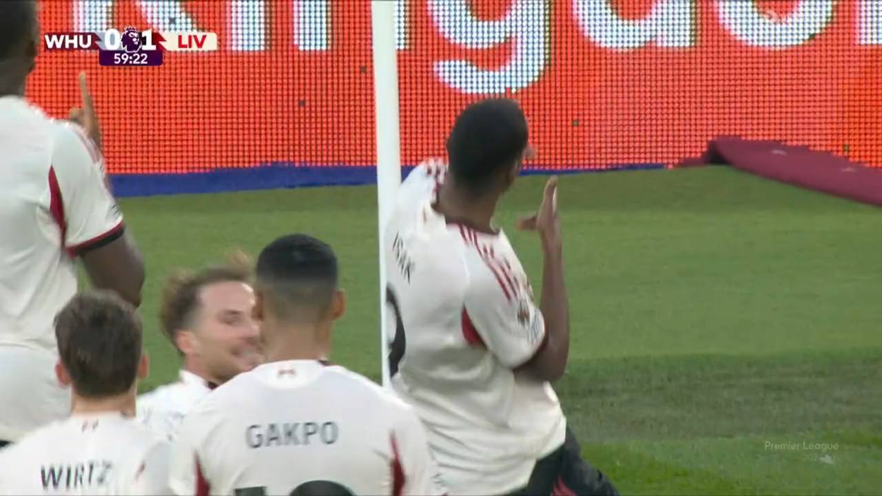 ИСАК ЗАБИЛ В АПЛ Это первый гол 150 миллионного шведа за Ливерпуль в чемпионате Всего у форварда 2 мяча в 15 матчах сезона x 0 1 myachPRO