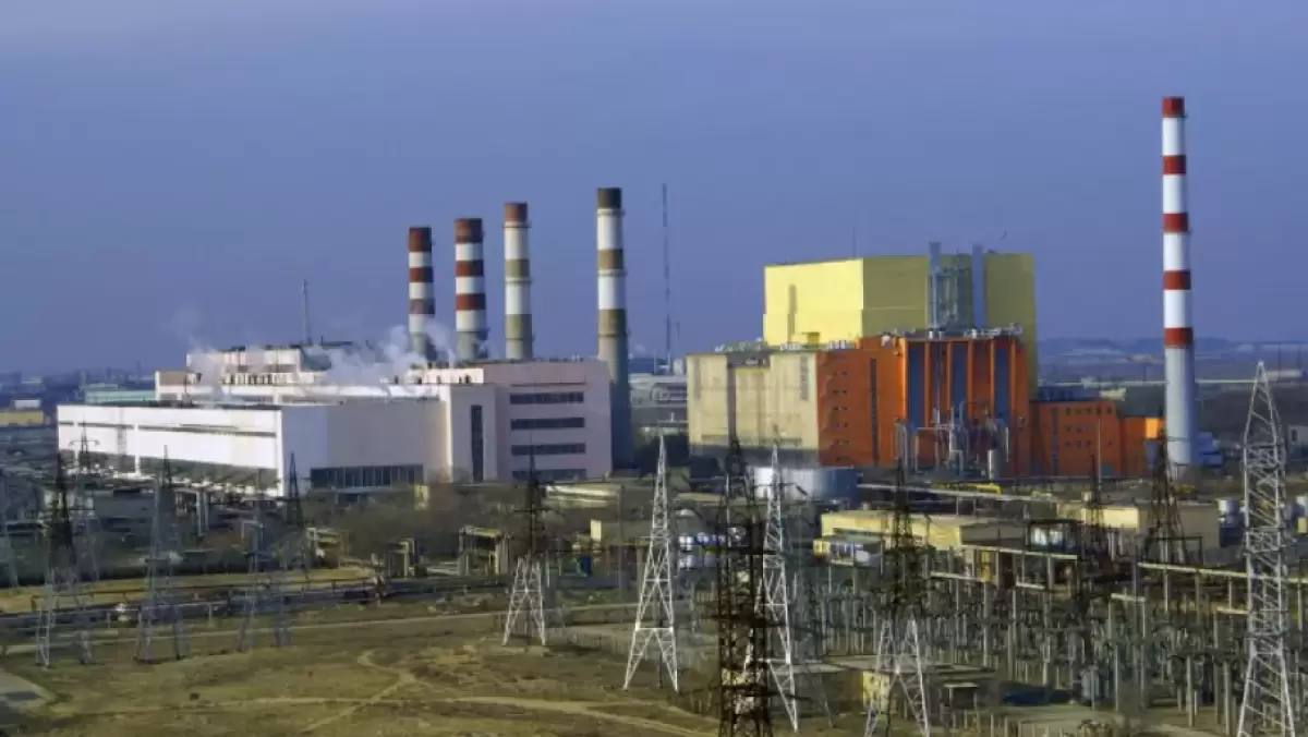 Рабочие получили ожоги при ремонте оборудования на МАЭК в Мангистау 27 августа на территории ТОО МАЭК во время ремонтных работ на турбогенераторе 3 произошёл несчастный случай Детали Двое слесарей ремонтников обварились горячей водой при разбалчивании запорной арматуры Инцидент случился около 14 30 Пострадавшим была оказана медицинская помощь одного отпустили домой после осмотра второго госпитализировали для дальнейшего лечения Для выяснения обстоятельств происшествия департамент комитета государственной инспекции труда Мангистауской области создал специальную комиссию Подробнее на сайте Ulysmedia kz t me ulysmediatg